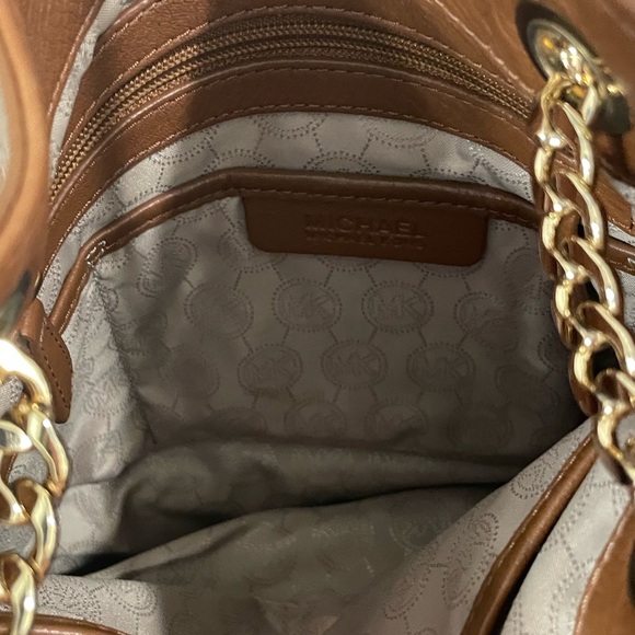 Michael Kors Hobo Jet Set Pebbled Brown Shoulder Travel Tote with MK Charm - Picture 8 of 8